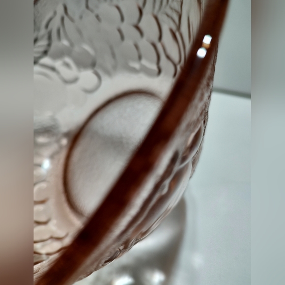 Pink depression glass fruit pattern bowl - Picture 4 of 10